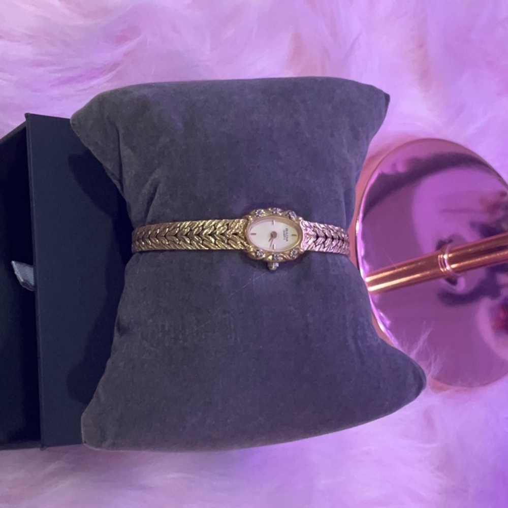 Woman’s 24k gold vintage watch